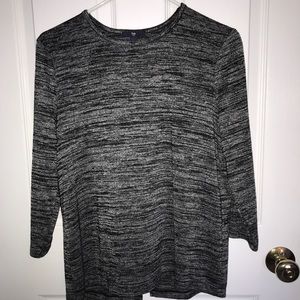 GAP- black and white top